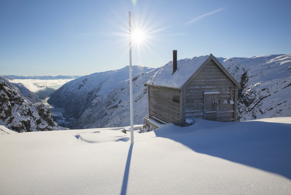SECRET SPOT: Kiellandbu cabin in the sun during the winter. PHOTO: André Marton Perdersen (DNT)