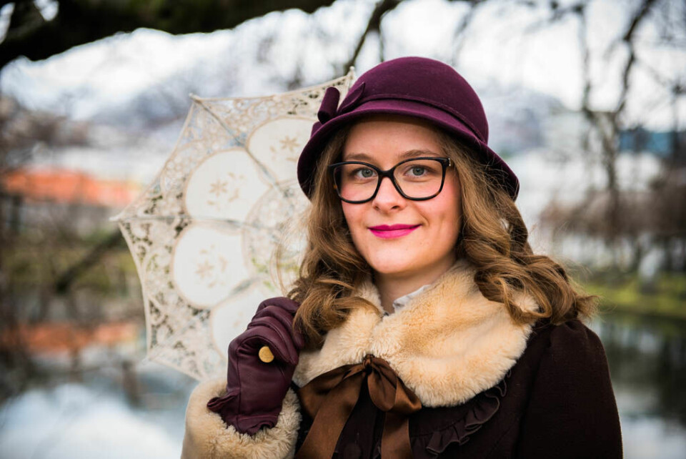 UNIK STIL. Det er ikke et stort miljø for Lolita-stilen i Norge. Studenten Ingvild Aurlund har ikke hørt om at flere enn henne går slikt kledd i Bergen. FOTO: TORIL SUNDE APELTHUN