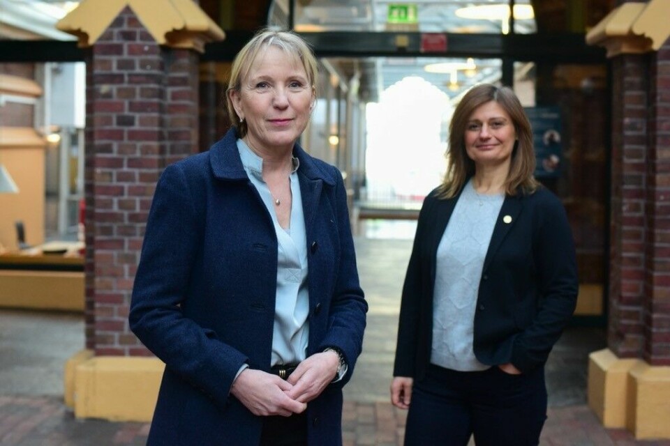 JULEHILSEN. Rektor Margareth Hagen og prorektor Pinar Heggernes ved UiB. Foto: Privat