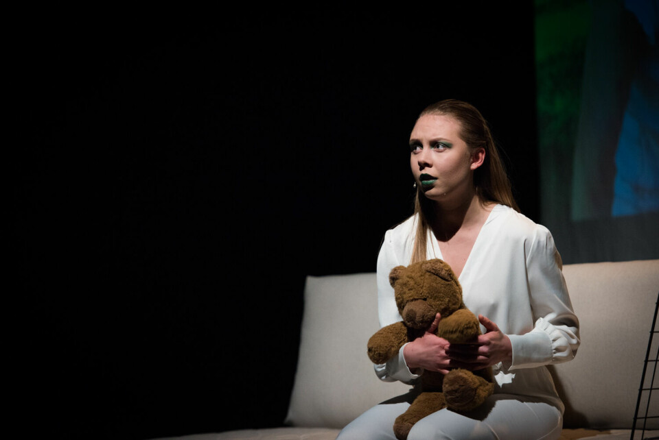 HJERTESKJÆRENDE. Oda Ramsland, i rollen som den unge jenta Mille, forteller om voldtekt og å oppdage egen seksualitet. FOTO: ELLISIF NYGAARD