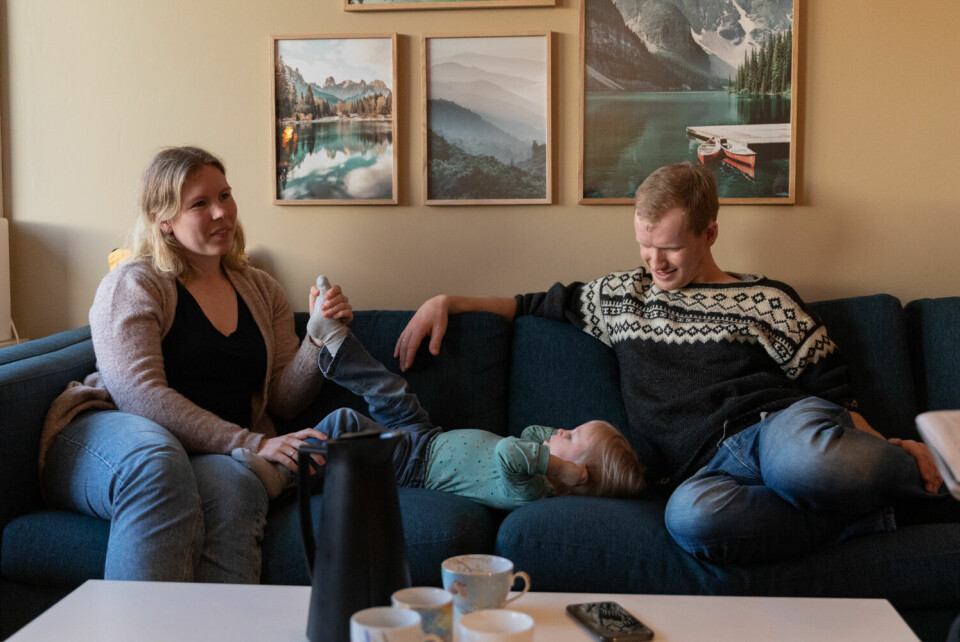 FAMILIE PÅ TRE. Den lille familien består av mamma Maria (27), pappa Erlend (27) og lille Solveig (1).