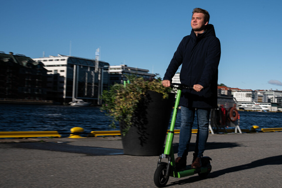 ØNSKER STUDENTRABATT. Håvard Rørtveit og Blå Liste ved Universitetet i Bergen vil gjøre det billigere å ta el-sparkesykkel.