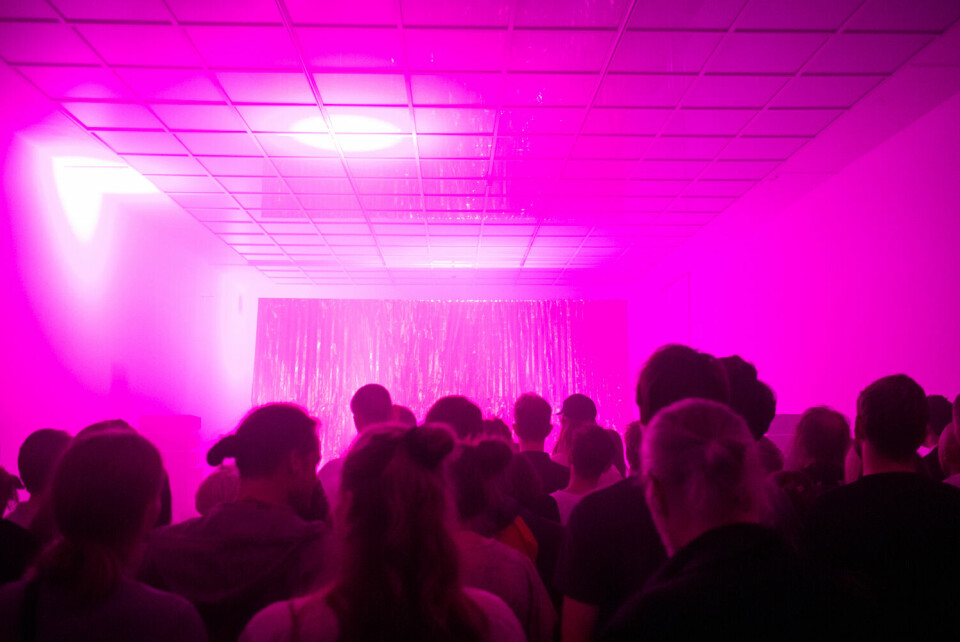 DATAMUSIKK. Elektronika-artisten Mark Fell presenterte verket «Hominin», bestående av musikk og lys basert på algoritmer.