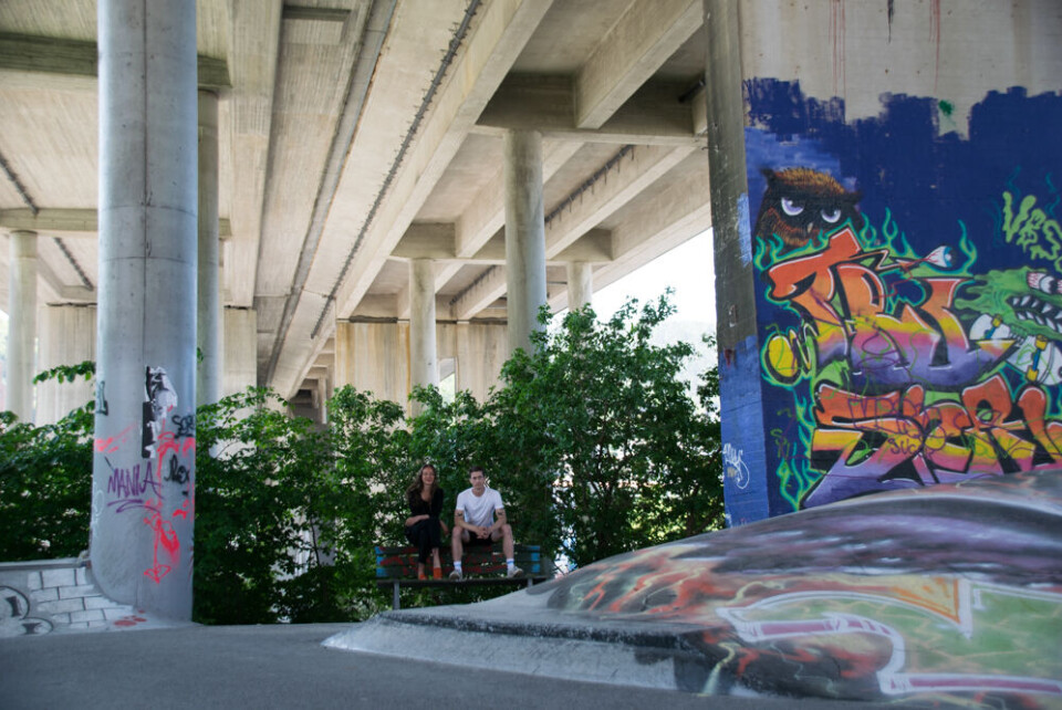 BETONGKATEDRAL. Under Puddefjordsbroen skal blant andre Mathias Frednes og Maria Thoner arrangere dagsfestivalen Under Broen.