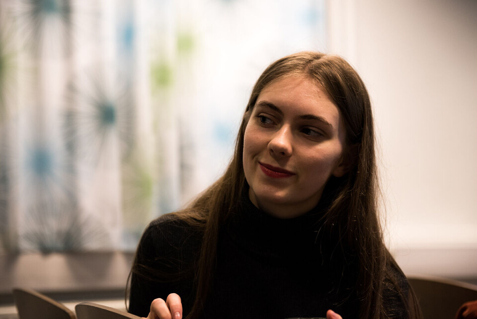 INTERESSERT I KONSEPTET. Yrja møtte opp på testauksjonen. Det mener hun var en god mulighet til å skaffe kontakter og ha det gøy. FOTO: NORA ELVESTAD INTERESSERT I KONSEPTET. Yrja møtte opp på testauksjonen. Det mener hun var en god mulighet til å skaffe kontakter og ha det gøy. FOTO: NORA ELVESTAD