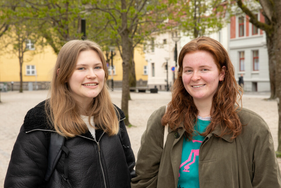 GAMES: Anna and Sofie recommend playing «17th of May» games in the park on the 17th of May. FOTO: Frøya Lofthus