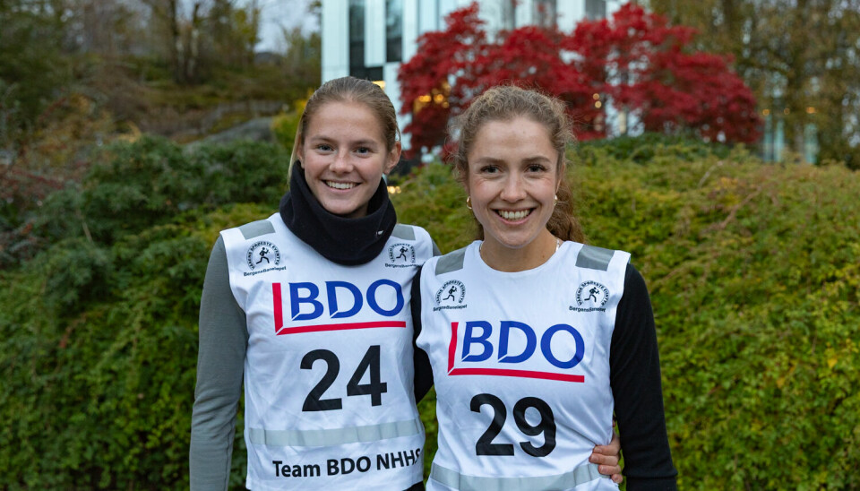 LØPEGLADE: Julia Kristina Furuseth (20) og Ingrid Gaadr (26) er begge med i løpegruppen til NHHS. FOTO: Aurora Aga Åsheim