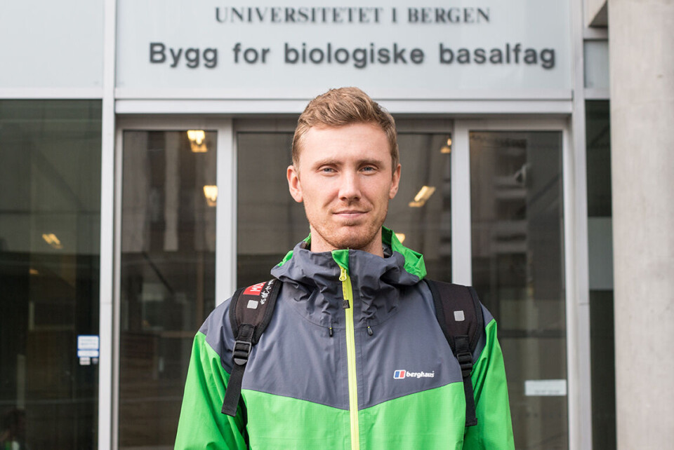 Medisinstudenten Lars (26) er Brann-keeper på deltid