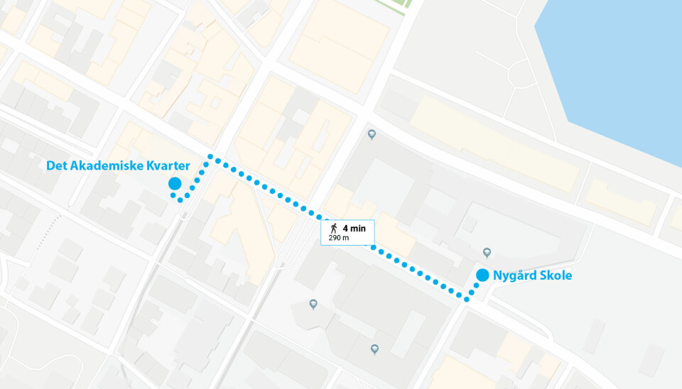 AVSTAND. Ifølge Google Maps vil det ta studentorganisasjonenes medlemmer fire minutter med rask gange fra deres nye hovedkvarter på Nygård skole til Det Akademiske Kvarter.