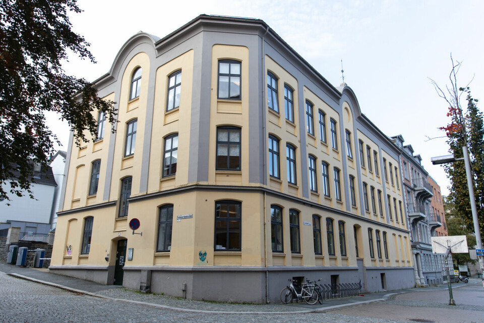 ELDRE BYGG. Ulrike Pihls hus preges av skolearkitekturen fra 1906, men skal stenges for oppussing i desember.