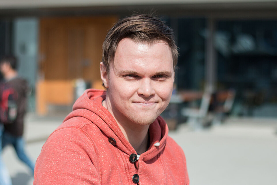 HELT ÅLREIT. Sam.pol-studenten mener maleriet representerer kunstnerisk frihet og er derfor et greit innlegg i den politiske debatten. FOTO: Josef Kosler. HELT ÅLREIT. Sam.pol-studenten mener maleriet representerer kunstnerisk frihet og er derfor et greit innlegg i den politiske debatten. FOTO: Josef Kosler.