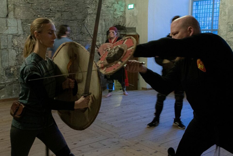 SPARRING. Cornelius finn smutthol i forsvaret til Cecilie.