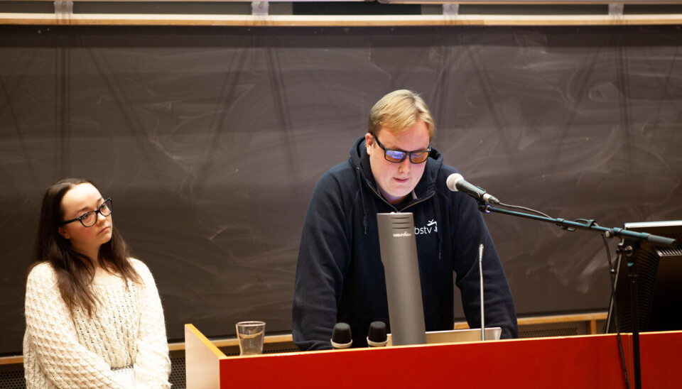 SKUFFET: Ansvarlig redaktør i Bergen Student-TV (BSTV) Kaja Carlsen forteller at det er krisestemning i Bergen Student-TV. Til høyre er styreleder Tobias Lucey.