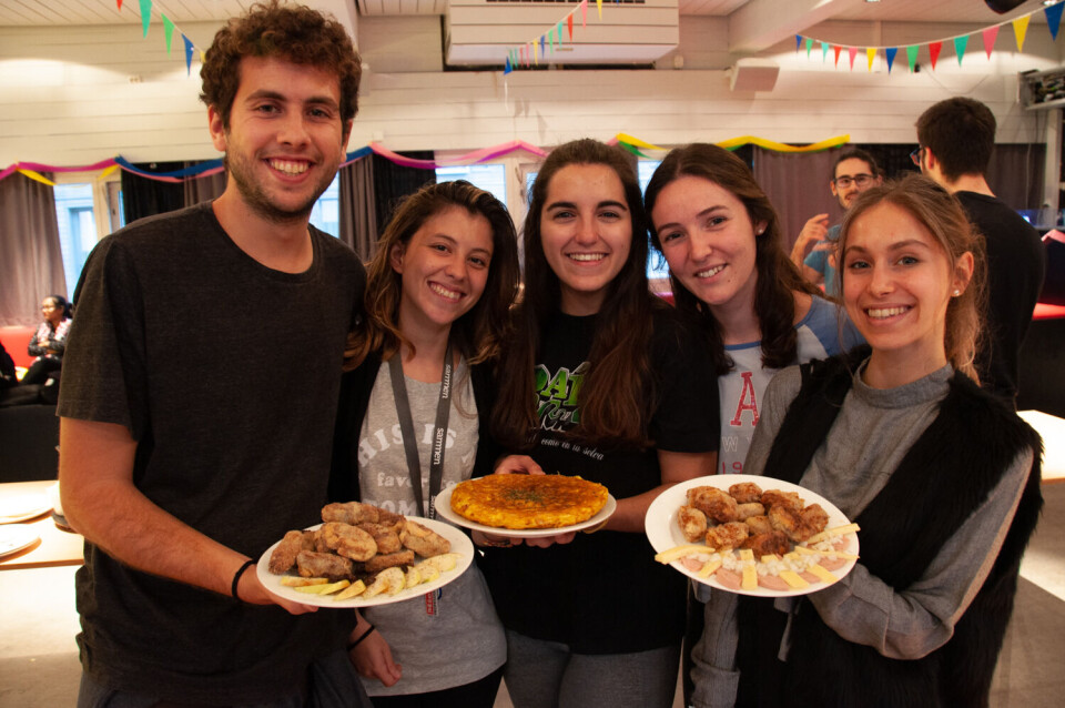 CHAMPIONS. Luis Gómez, Beatriz Perez, Maria Fernández, Carla Oliver and Andrea Villar won the competition.