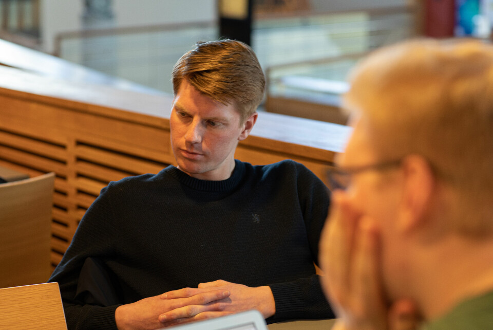 OVERSIKT. Student Andreas Haga forteller at han holder oversikt over lånet i et Excel-ark.