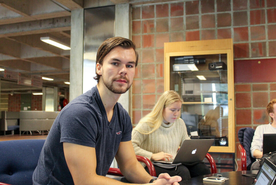 VISSTE IKKJE OM KURS. Jens Førsund og dei andre profesjonsstudentane fekk ikkje vite at dei kunne få oppfrisking i matte. FOTO: BENDIK REED ÅRVIK.