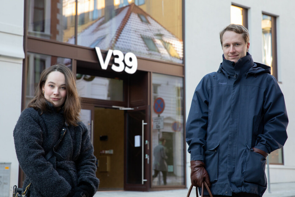 VASKERELVEN 39. Maria Handal og Edvard Heio Kobro skulle egentlig arbeide her hos UN Global Compact Bergen, men på grunn av smitteverntiltakene har de hjemmekontor