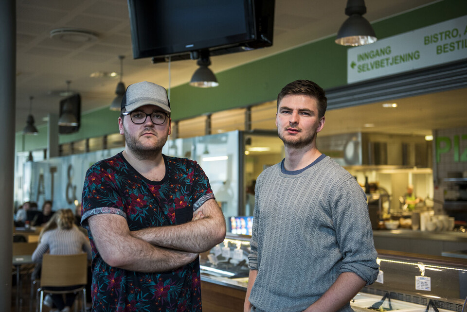 MISFORNØYDE: Studentene Daniel Gangeskar og Håvard Lied får ikke lenger servert taco hver fredag. FOTO: TORILD SUNDE APELTHUN.