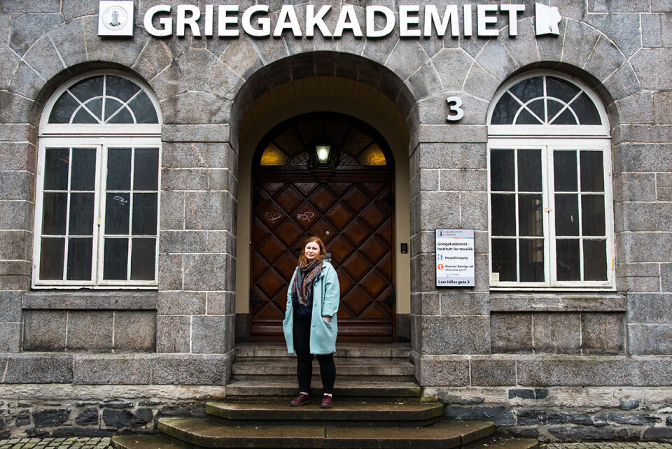 NYTT BYGG: Student Marita Stortjønnli Solvang sier at det virker som ledelsen skyver problemene med lokalene til Griegakademiet foran seg i påvente av et nytt bygg. FOTO: TORIL SUNDE APELTHUN.