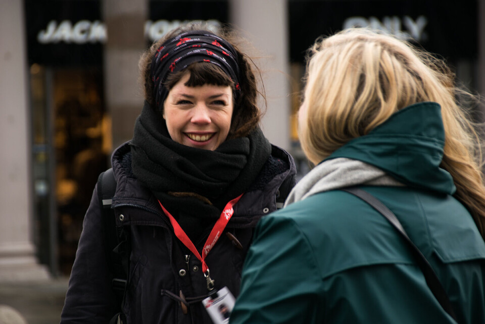 VIKTIG SAK. Rikke Hagen Iversen jobber som fundraiser for Leger Uten Grenser. Hun mener det er verdt å stå ute i kulda for å verve nye givere.