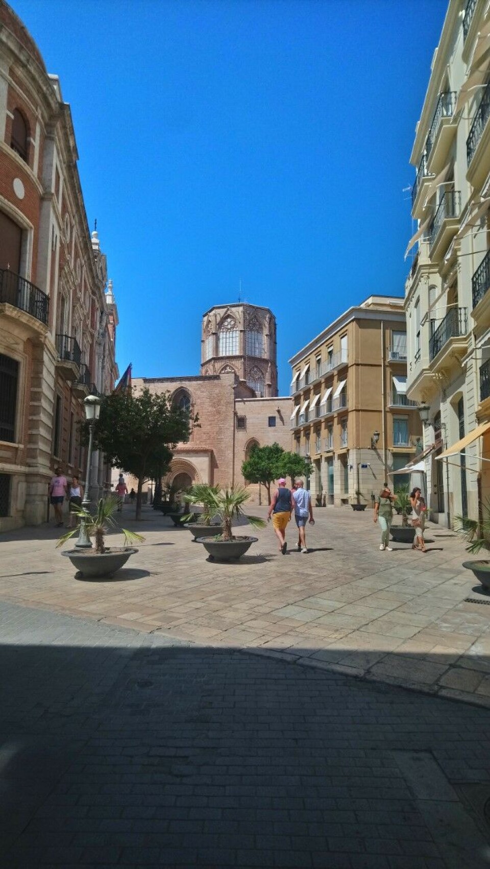 Et lite glimt av Catedral de Valencia eller Iglesia Catedral-Basílica Metropolitana de la Asunción de Nuestra Señora de Valencia om du liker det langt og spansk. Foto: privat