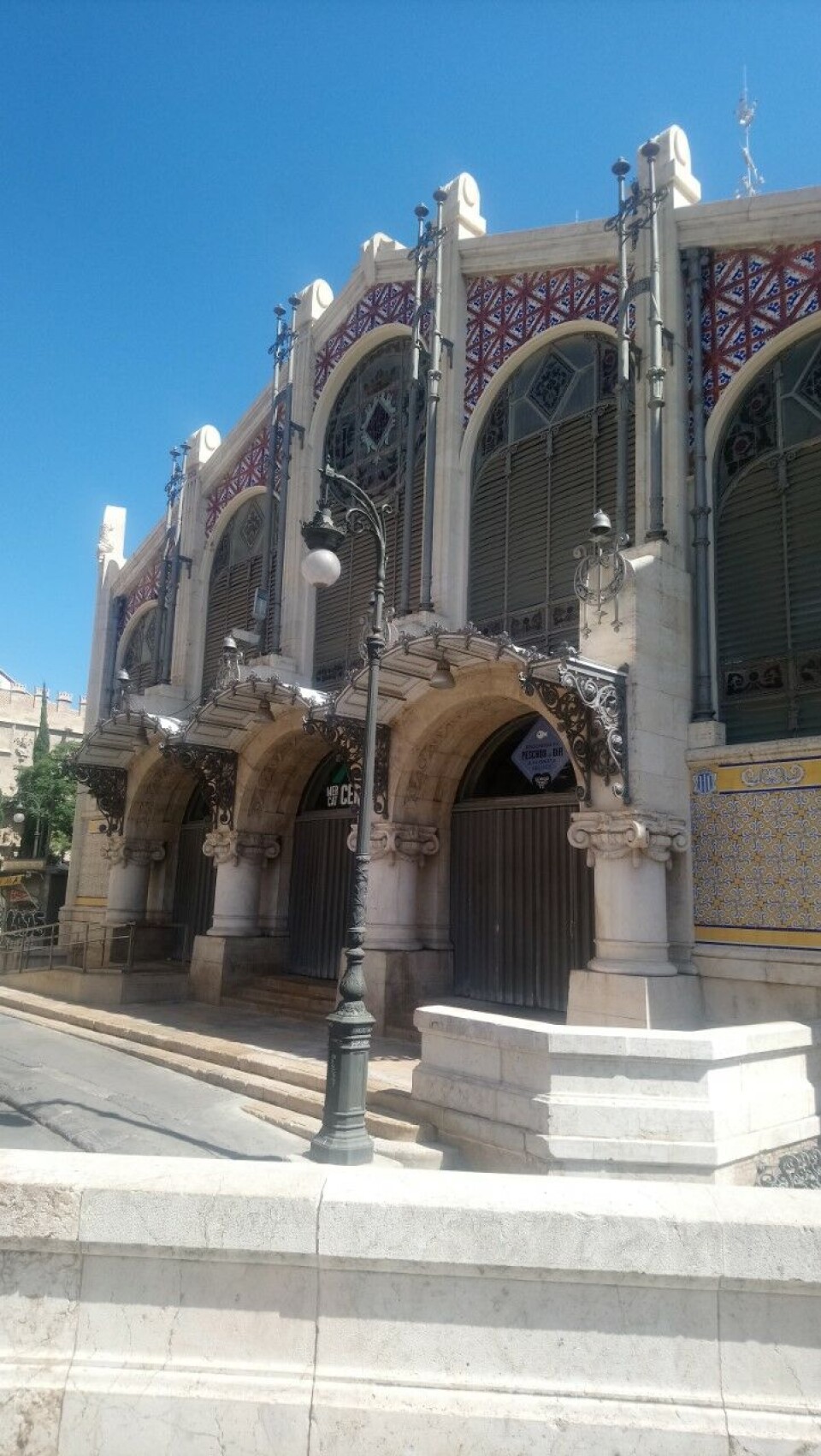 Mercado Central de Valencia: Inne i denne lekre arkitektoniske perlen kan man i bytte mot noen skarve euro få tak i de herligste råvarer fra regionen. Foto: Privat