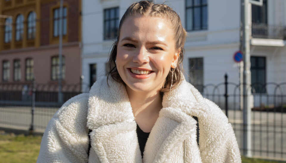 TREFFER MÅLGRUPPEN. Annika Haugland forteller om arrangement som blir holdt på engelsk for å inkludere internasjonale studenter. TREFFER MÅLGRUPPEN. Annika Haugland forteller om arrangement som blir holdt på engelsk for å inkludere internasjonale studenter.