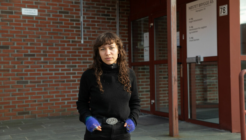TEST. Amelia Gomez Snerte (20) er oppgitt over drop-in systemet, og måtte vente i flere timer på teststasjonen i Bergen sentrum. Hun peker på at tilbudet er bedre i hovedstaden.