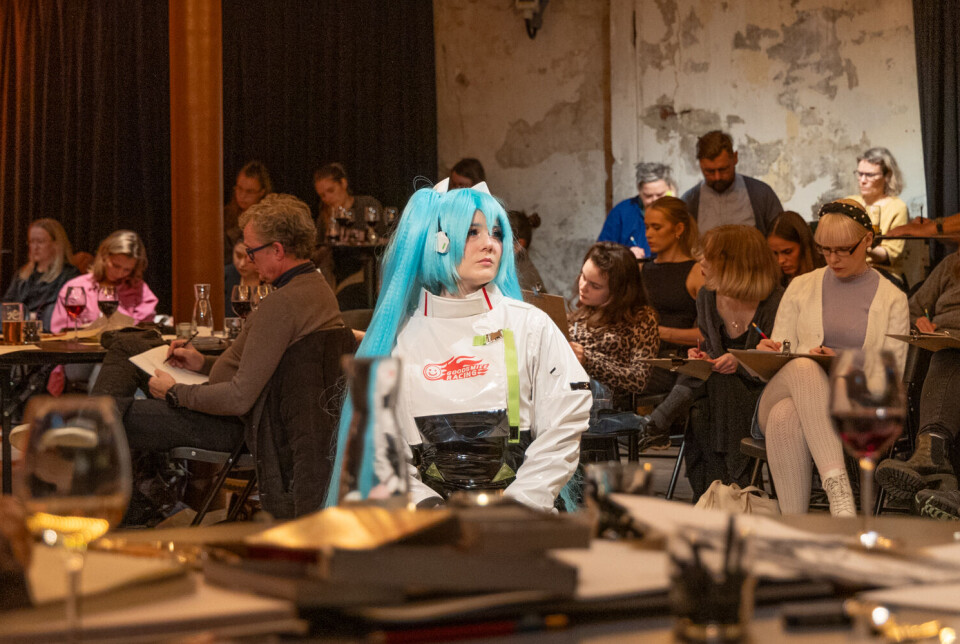 KORLEIS ER DET LAGA?: Cosplaymodellen Sara har lagt ut prosessen med å lage kostymet på instagrambrukaren sin, @floofcosplay.