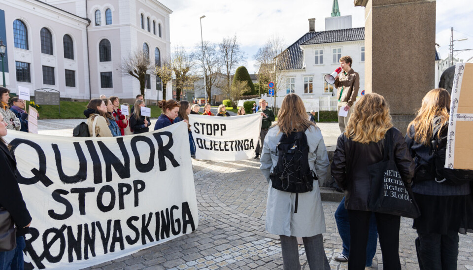 EQUINOR STOPP GRØNNVASKINGA: Flere organisasjoner møtte opp for å demonstrere mot avtalen.