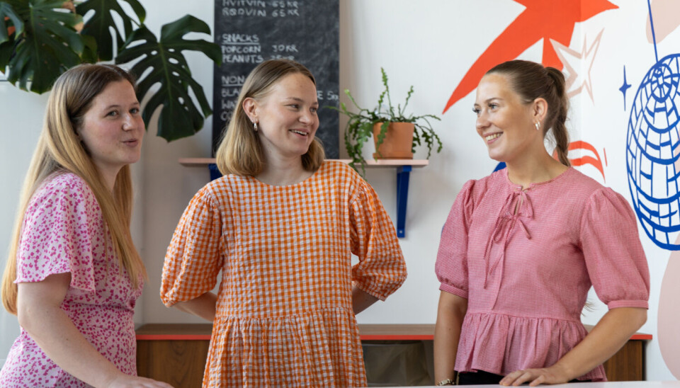 FORMBAR: Den nye studentbaren på KMD opna 7.mai. Frå venstre: Judith Dyngeland, Klara Ferm og Hedda Halvorsen.