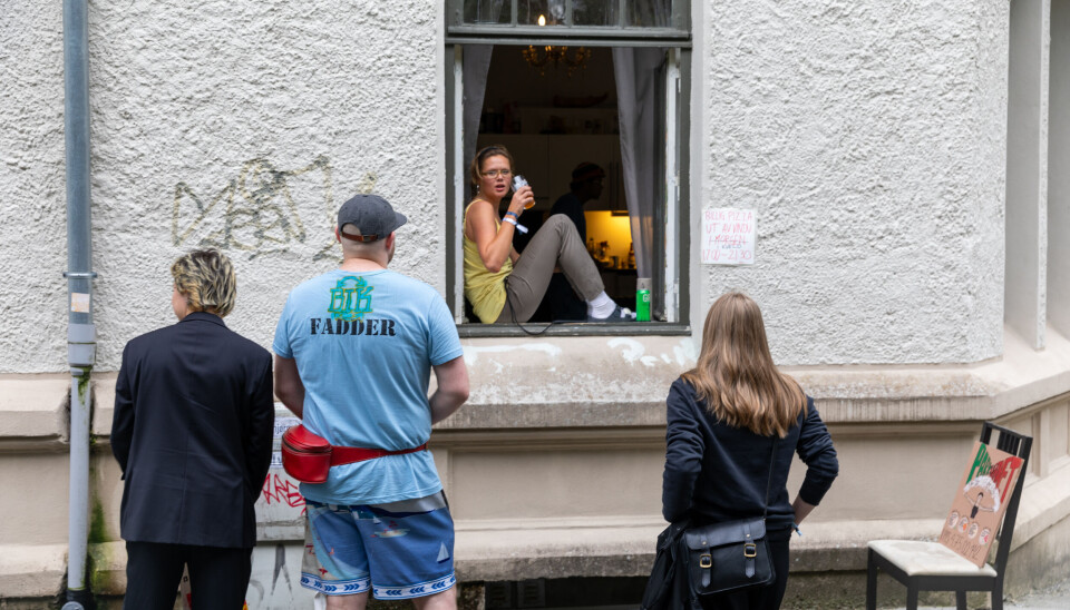 LUKE: Kollektivet på Høyden solgte pizza ut av vinduet til sultne forbipasserende tirsdag kveld.
