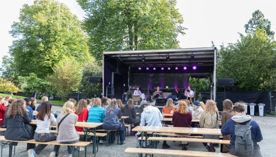 MELLOM: Helgens festivalprogram ble utfylt av panelsamtaler og DJ-set.