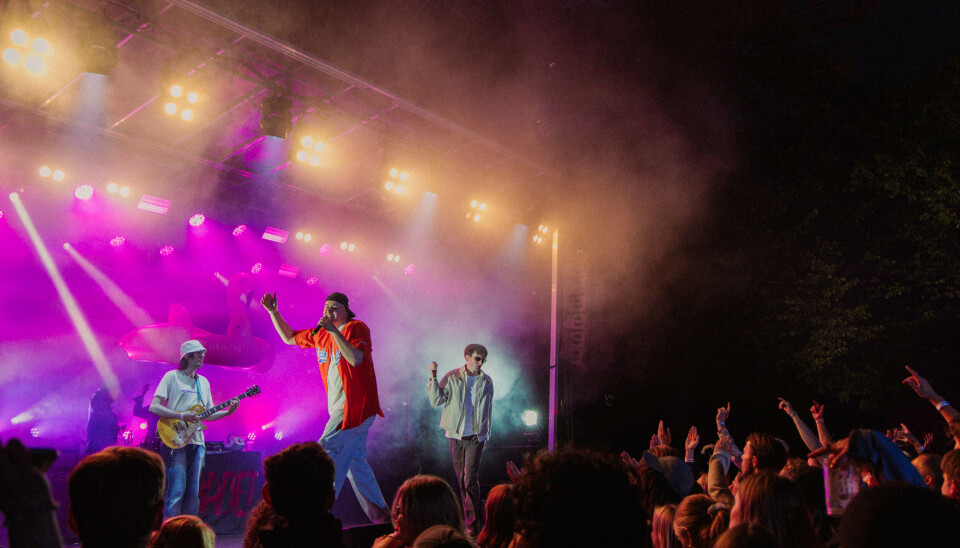 HØYDEN: Det var god stemning da sjøbadet hadde sin siste konsert for det ivrige publikummet på Høydenfestivalen.
