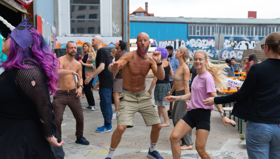 TIDLIG: Det er elektrisk stemning på Rise And Rave søndag morgen.