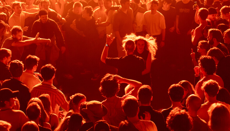 I SVING: En dansesirkel åpner seg under Brenn. konserten. Noen trives bedre i sentrum enn andre.
