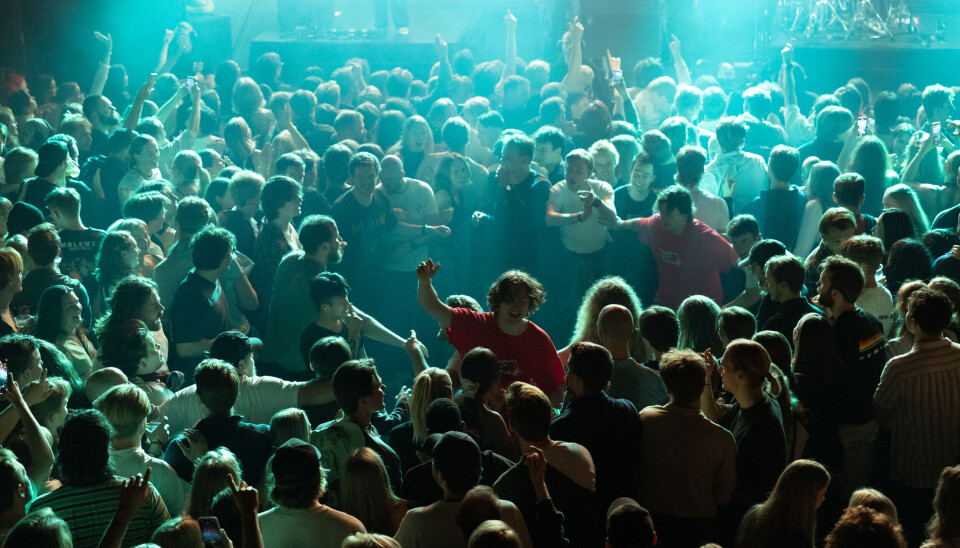 MOSHPIT-KAVALKADE: Publikum på konserten er stadig i moshpit.