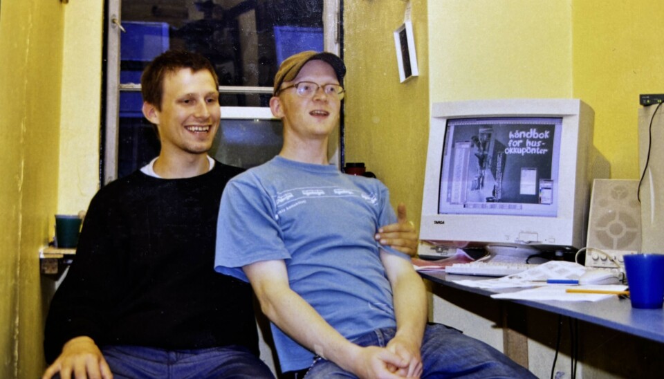 EGEN HÅNDBOK: Ståle Holgersen og Magnus Helgesen redigerer Okkupanten nr.2 Håndbok for husokkupanter, sommeren 2003