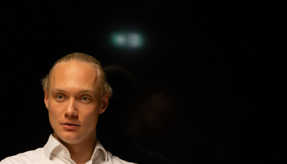 PÅ BALL: I følge Simen Velle har politikere som dukker opp i mediebildet to uker for sent allerede tapt.
