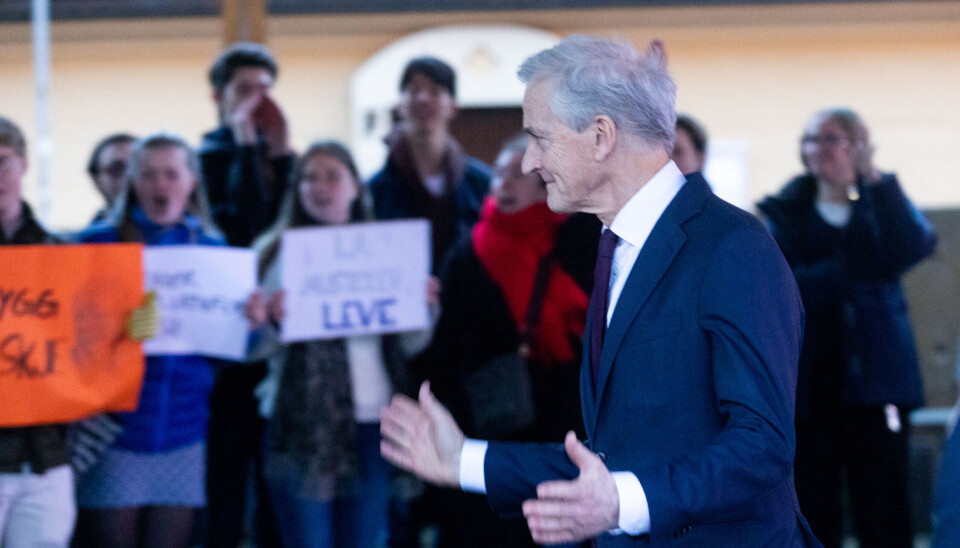 SNARVISITT: På sin snarvisitt i Bergen rakk Støre å få med seg studentenes krav.