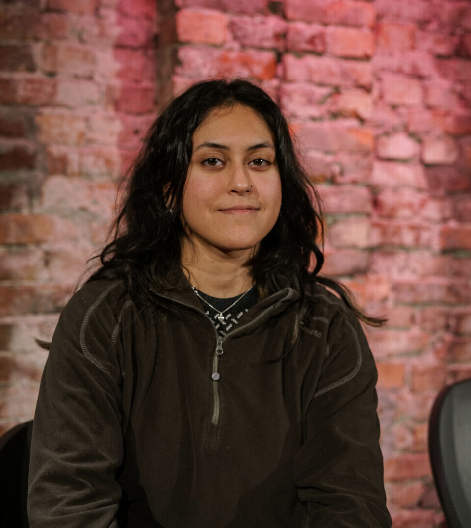 UNG DEBUTANT: Mira Hussain er bare 21 år og har gitt ut diktsamling.
