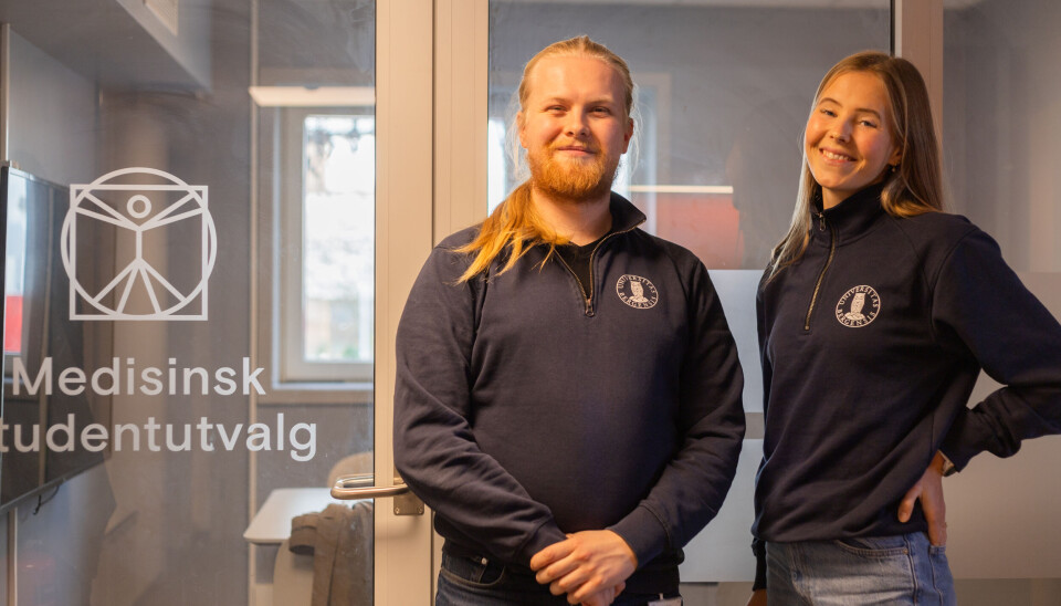 POSITIVE: Nestleder André Høberg og leder Julie Anna Eckhoff i Medisinsk studentutvalg er veldig fornøyd med at karakterene skal fjernes på medisin.