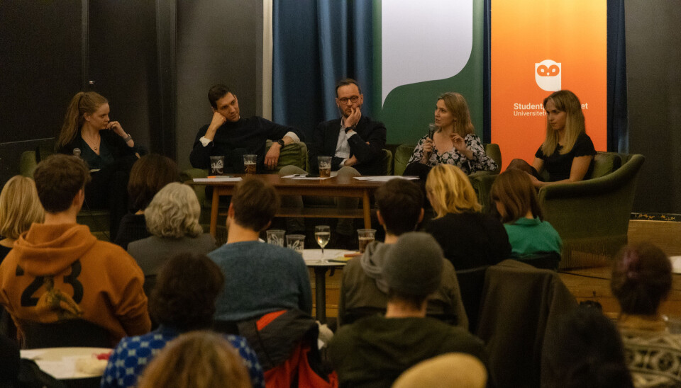 PÅ BESØK: Miljøvernministeren Andreas Bjelland Eriksen (Ap) har tatt turen til Bergen for å diskutere klimapolitikk med panelleiar Kine Nossen, Sivert Bjørnstad (FrP), Sofie Marhaug (Rødt) og Ane Breivik (V).