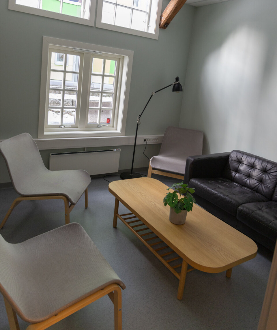 LYST: Solen reflekteres i fasaden til studentboligene. Det vil nok ikke bli et vedvarende problem.