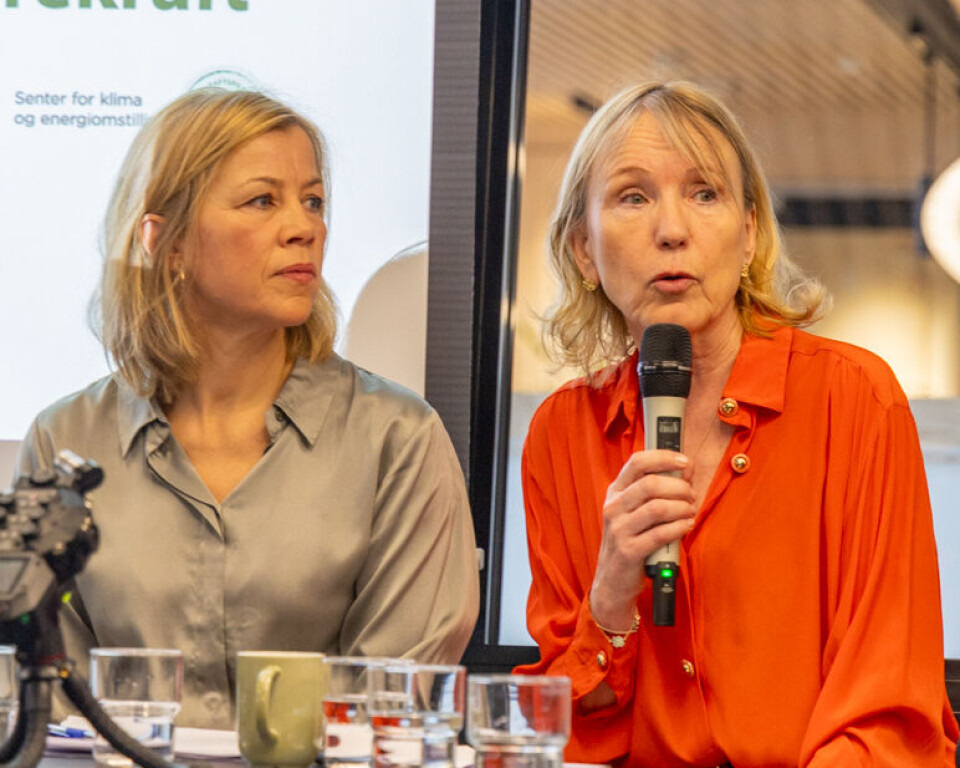TEAM HAGEN: Sigrunn Eliassen og Margareth Hagen er engasjerte under debatten.