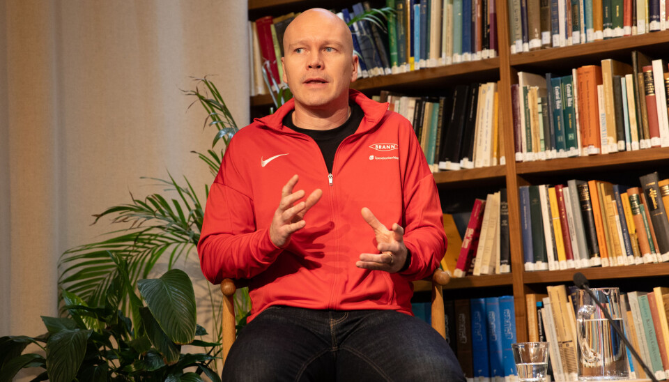KJØNNSDEBATT: Sportslig leder i Brann kvinner, Lars Johan Myklebust mener det er viktig med positiv omtale av kvinnefotballen.