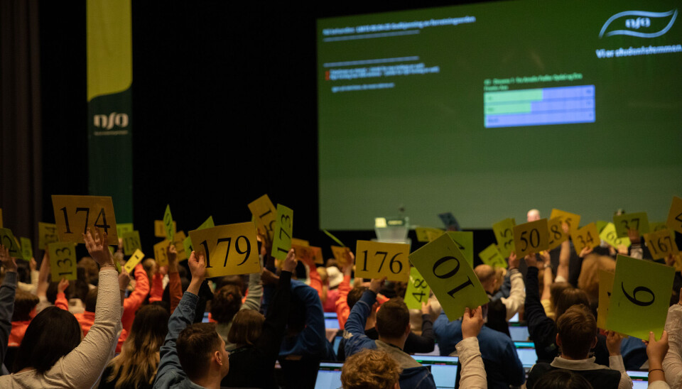 LANDSMØTET: Delegater stemmer over resolusjoner.