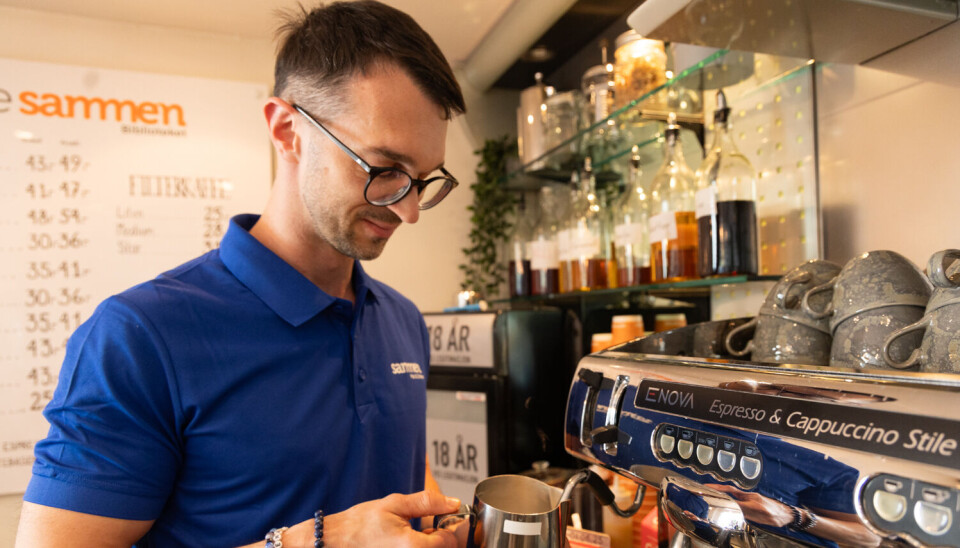 MELK: Selv foretrekker Szalai svart kaffe eller en cortado.