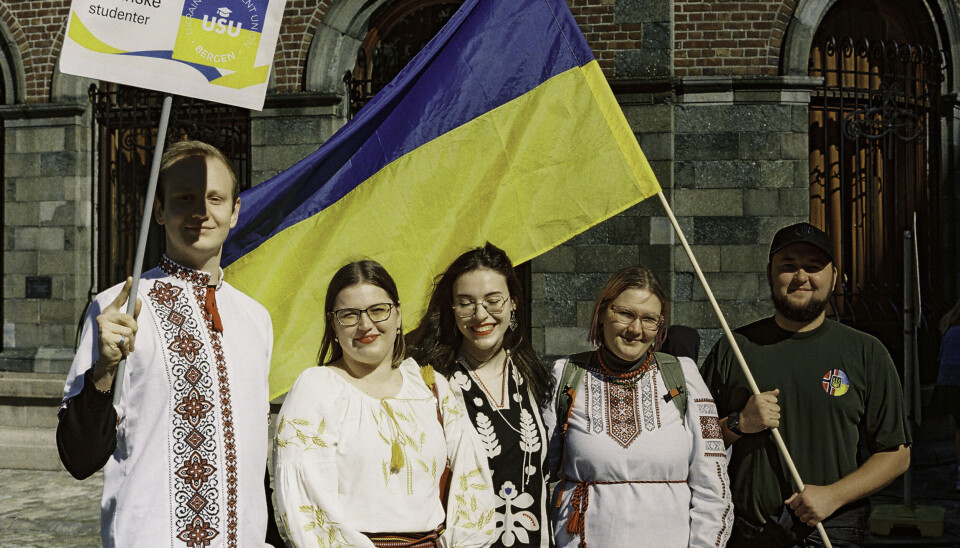 SOLIDARITET: Katrina Moiseienko (2. f.v.) og Anastasia Starhynska (3. f.v.) jobber for å støtte ukrainske studenter i Norge.