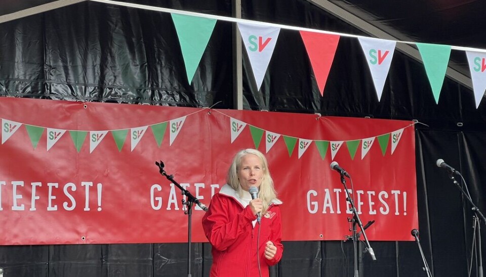 VALKAMP: Kirsti Bergstø talar på scena for opninga av valkampen i Bergen.